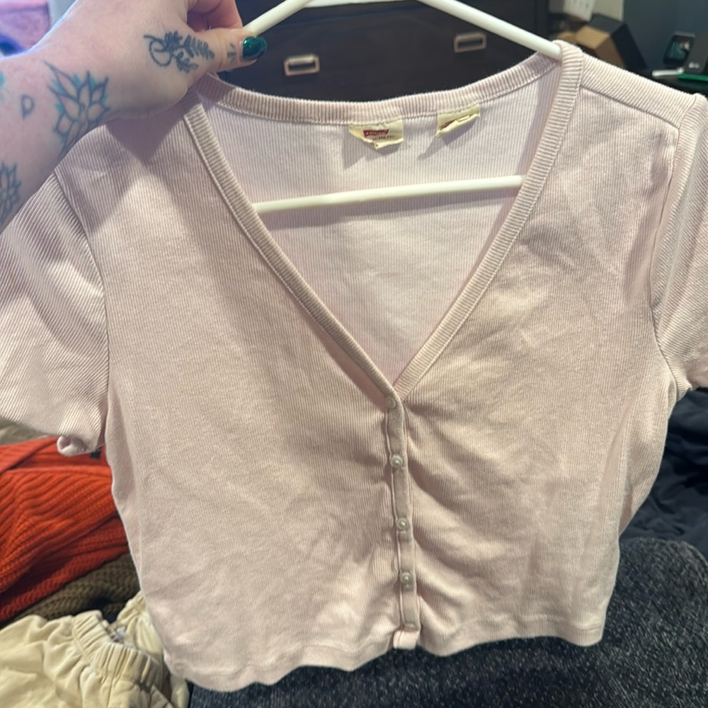 Levi’s button up blouse size L light pink